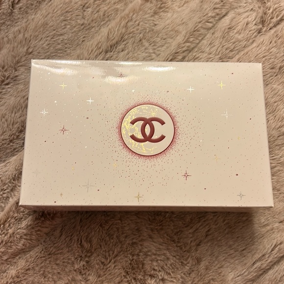 Chanel makeup bag - Picture 3 of 4